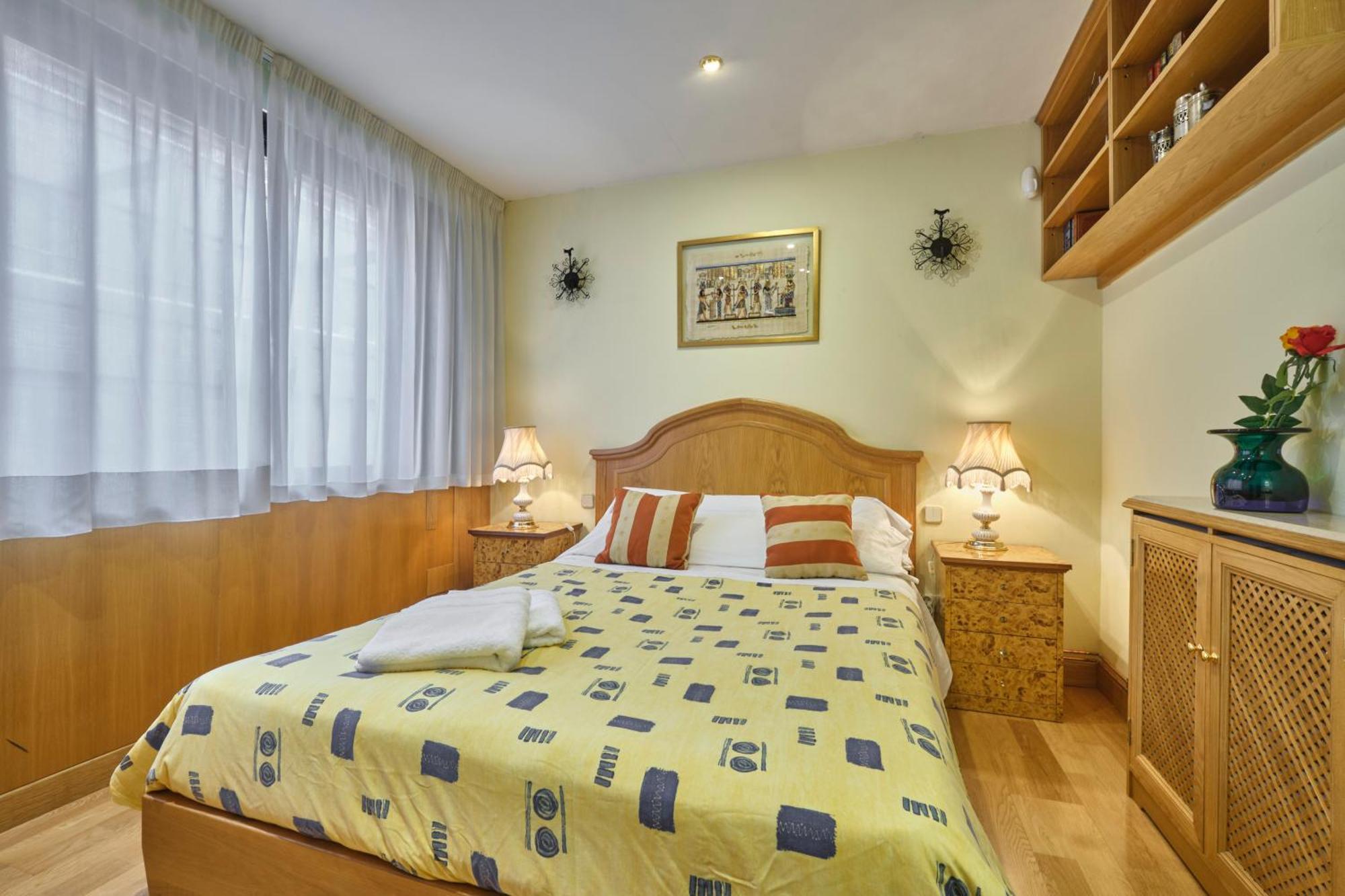 Apartamentos Carlos Madrid Extérieur photo
