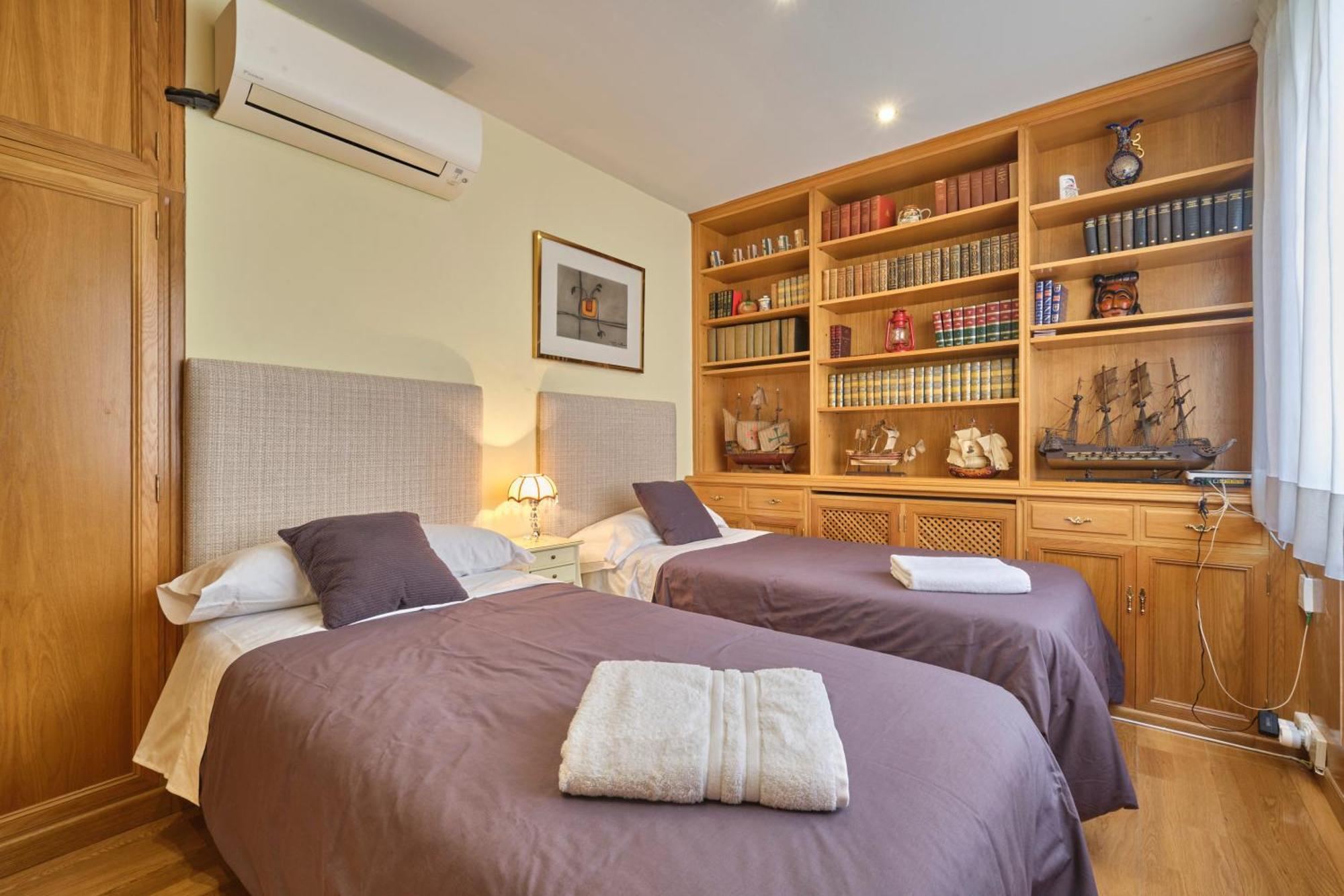 Apartamentos Carlos Madrid Extérieur photo